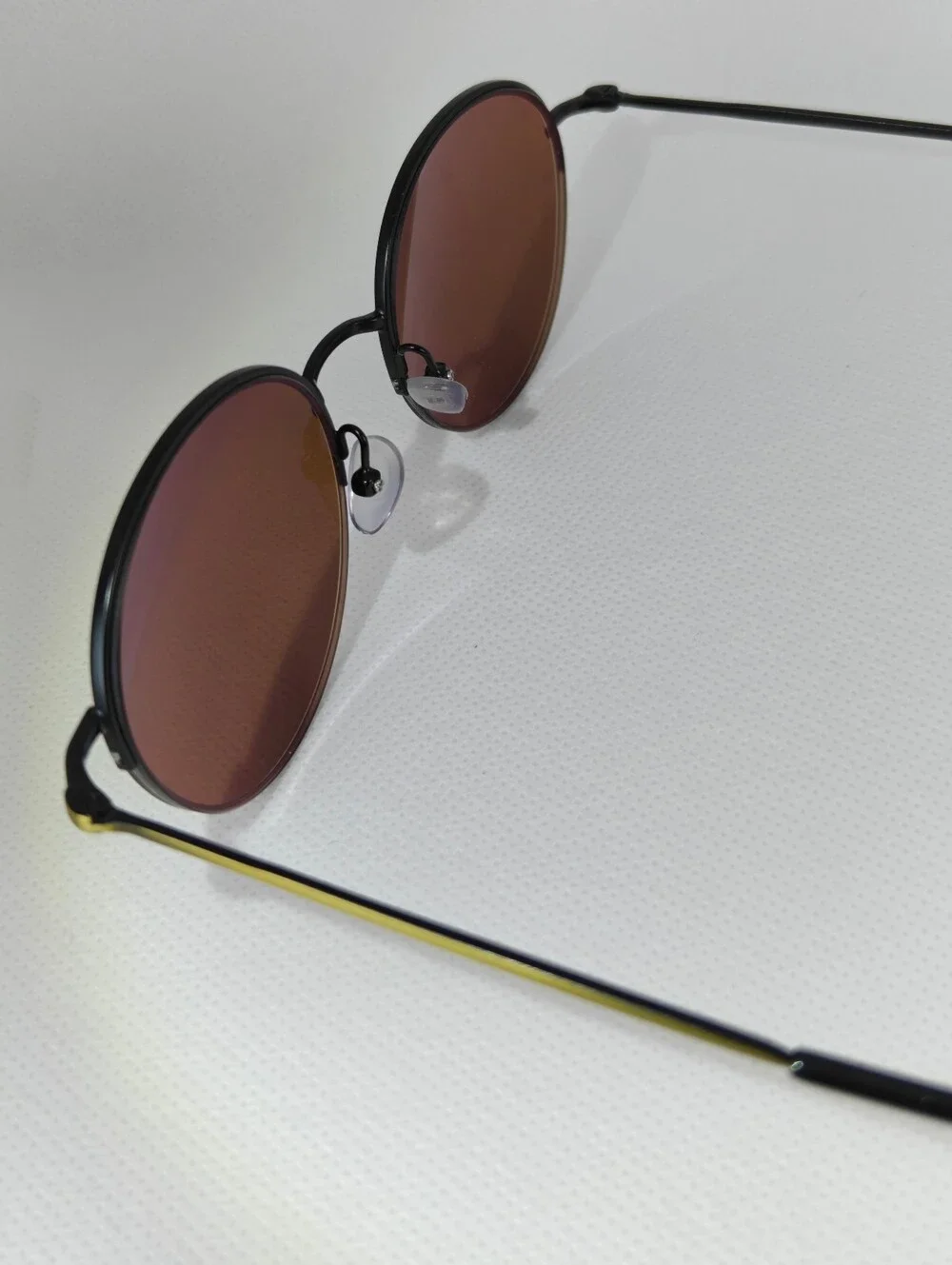 Sun Albee. Gold Classic Round Antique Gold Frame. Semi Rimless.